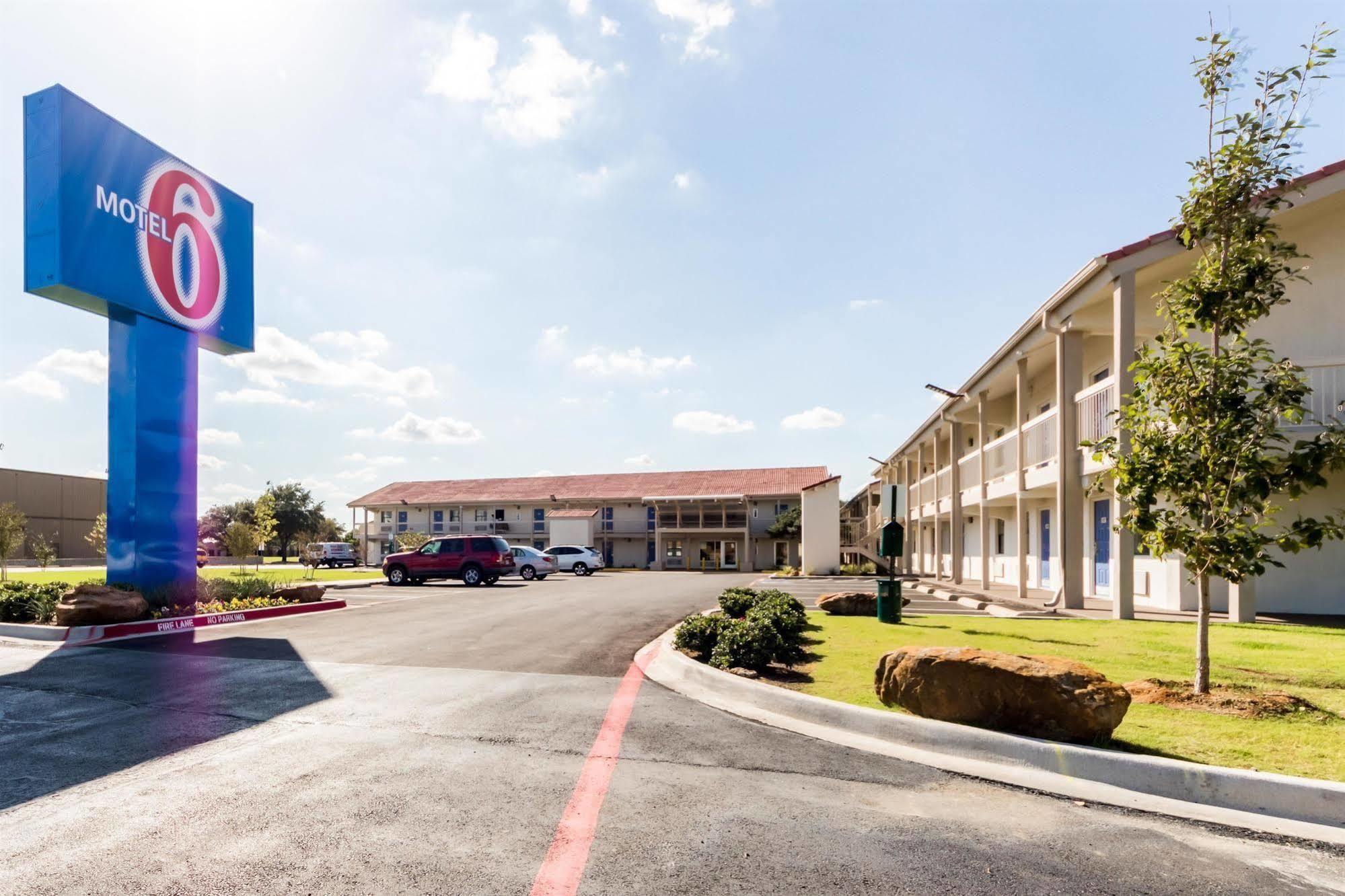 Motel 6-Dallas, Tx - Farmers Branch Extérieur photo